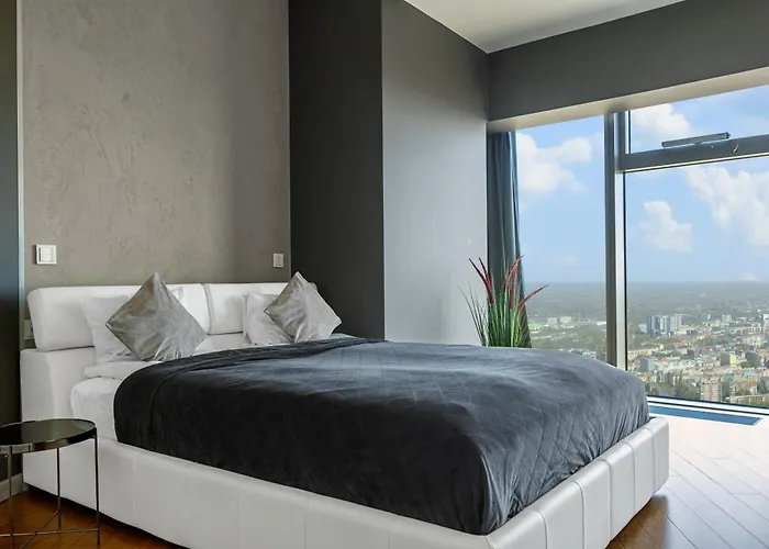 30Th+ Floor Apartments In Sky Tower